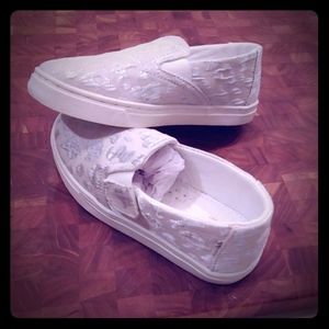 Toms size toddler 11